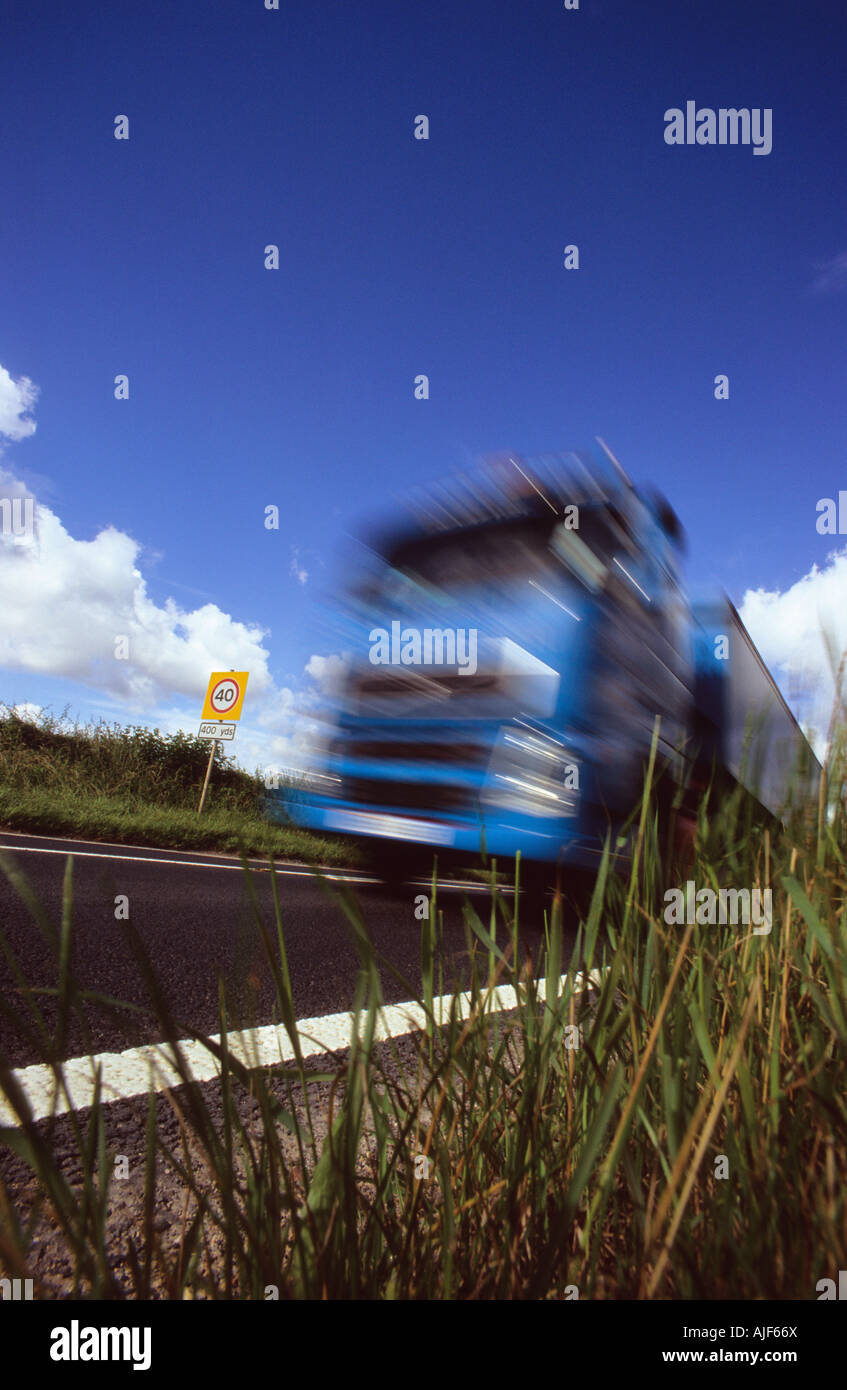 Würmer Augen-Blick auf LKW an Land Straße Leeds Großbritannien unterwegs Stockfoto