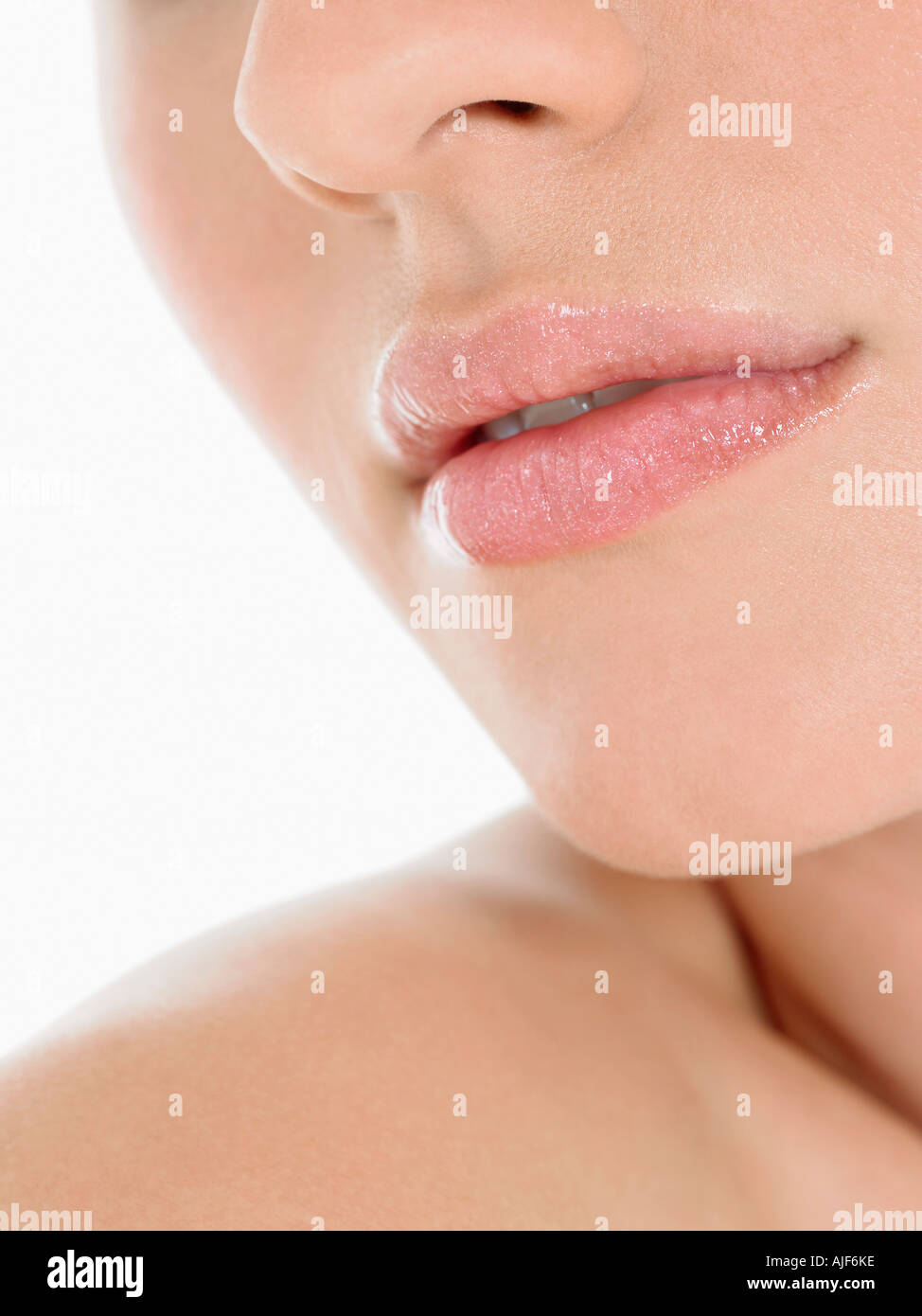 Junge Frau trägt rosa Lippenstift Mund Nahaufnahme Stockfoto