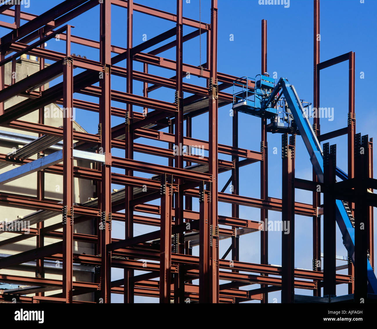 Scafolding und einer Hubarbeitsbühne Stockfoto