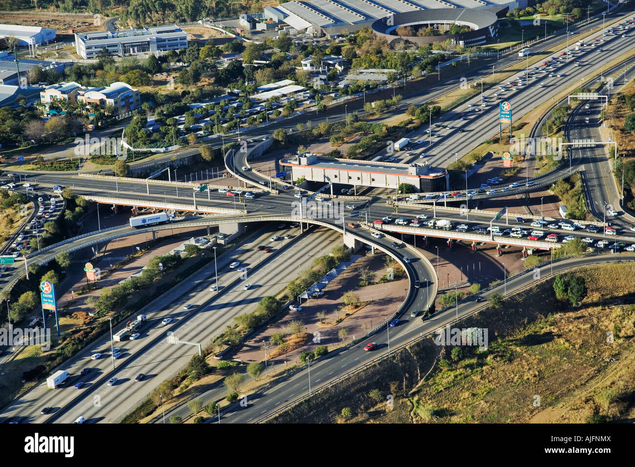 Luftbild der neuen Straßenbrücke an der N1 Autobahn Gauteng Provinz Südafrikas Stockfoto