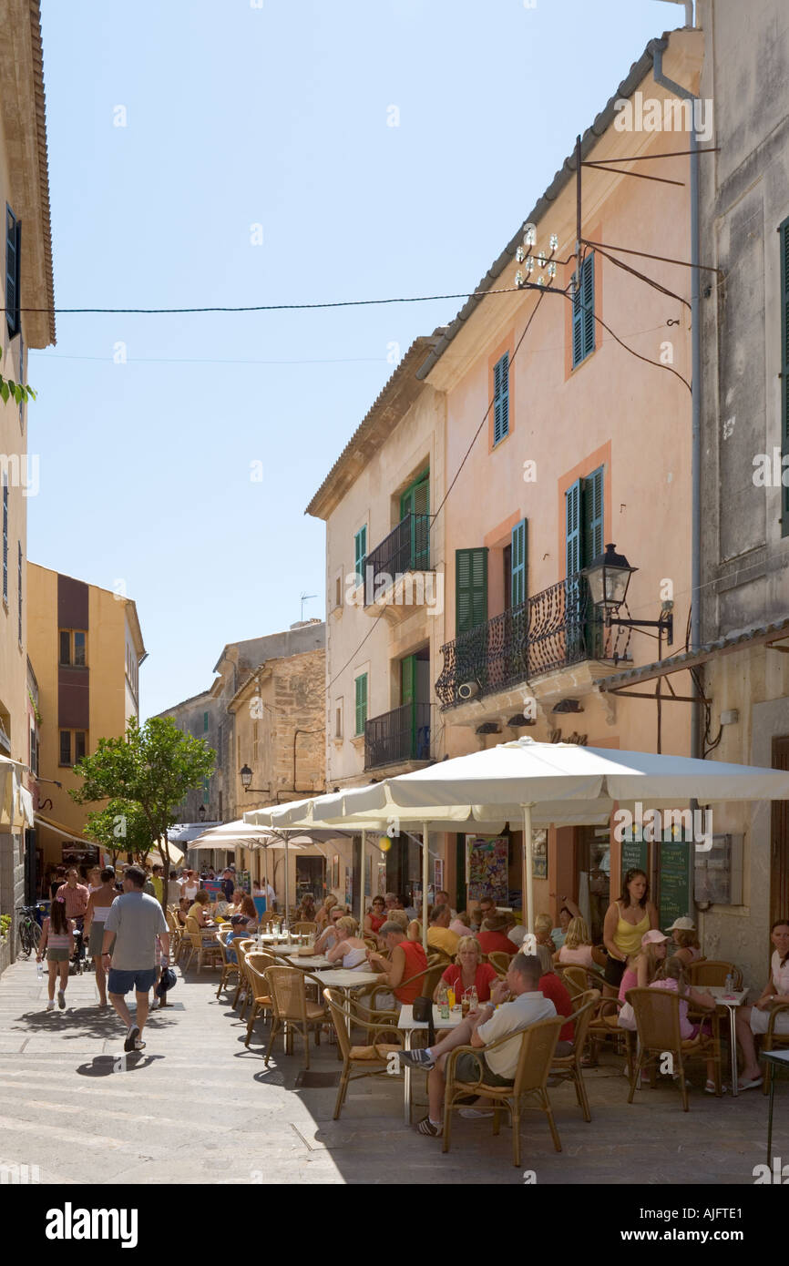 Cafe in der Altstadt, Alcudia, Mallorca, Spanien Stockfoto