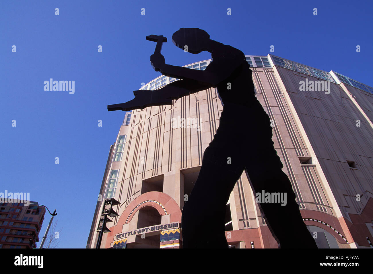 Größer als Lifesize Hammering Man Skulptur Seattle Art Museum Seattle Washington Donald Borofsky Bildhauer Stockfoto
