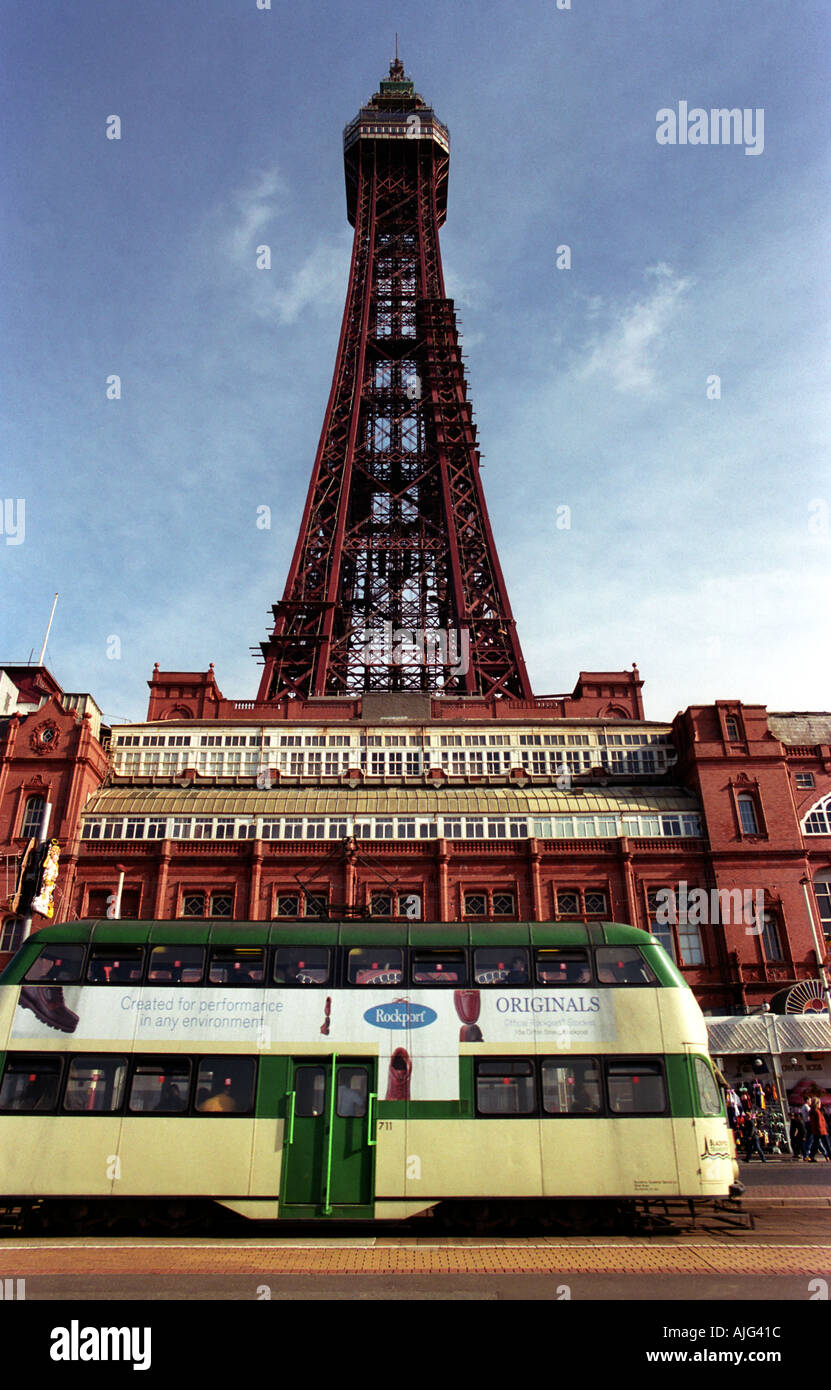 Blackpool Tower und Meer Stockfoto