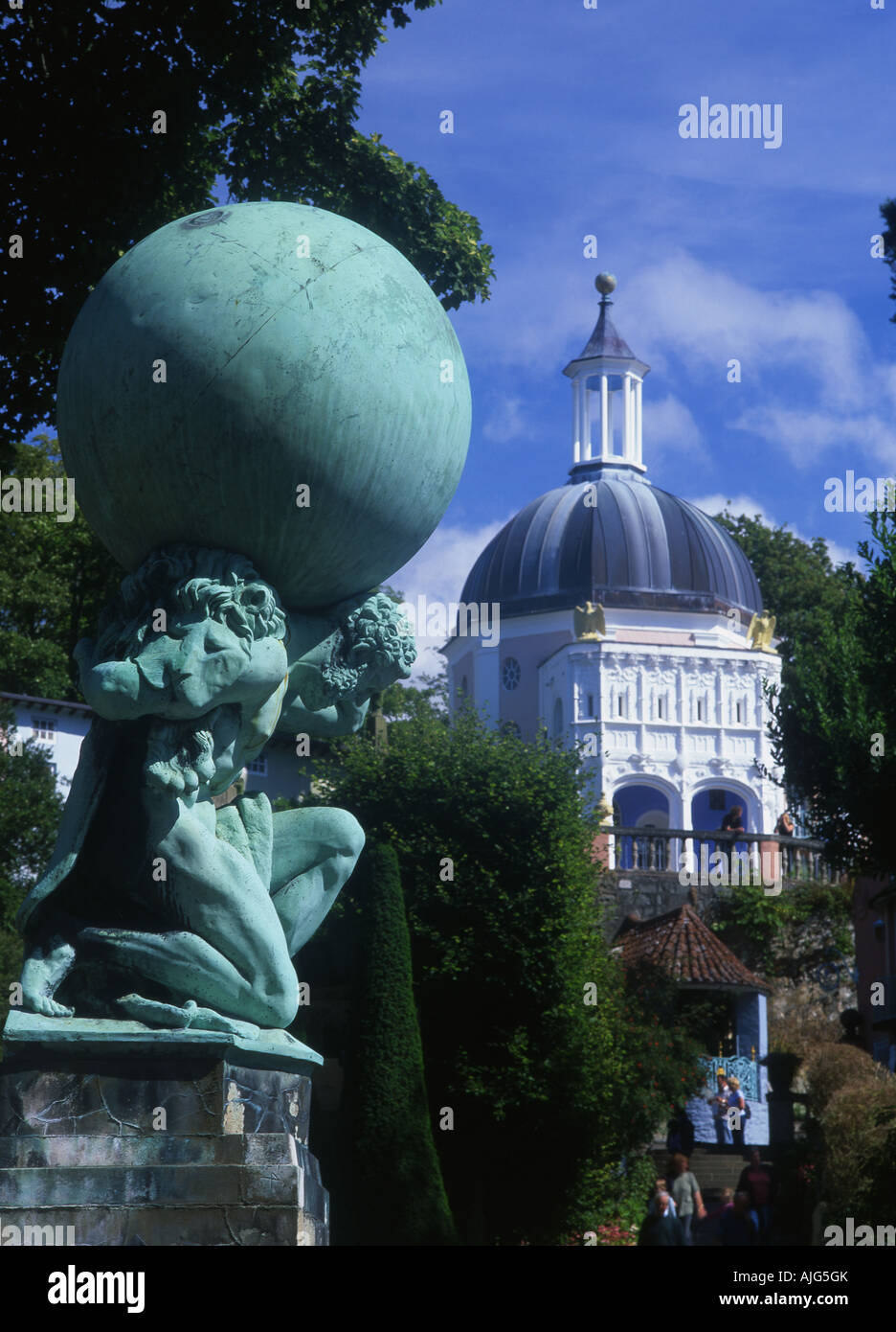 Portmeirion Herkules-Statue und Pantheon in der Nähe von Porthmadog Gwynedd North Wales UK Stockfoto