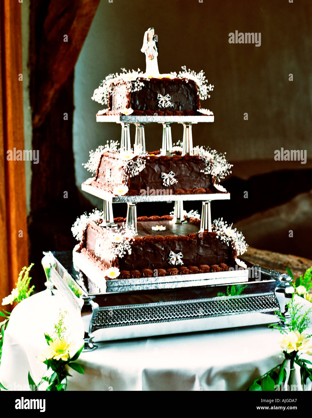 Eine dreistufige Schokolade Hochzeitstorte Stockfoto