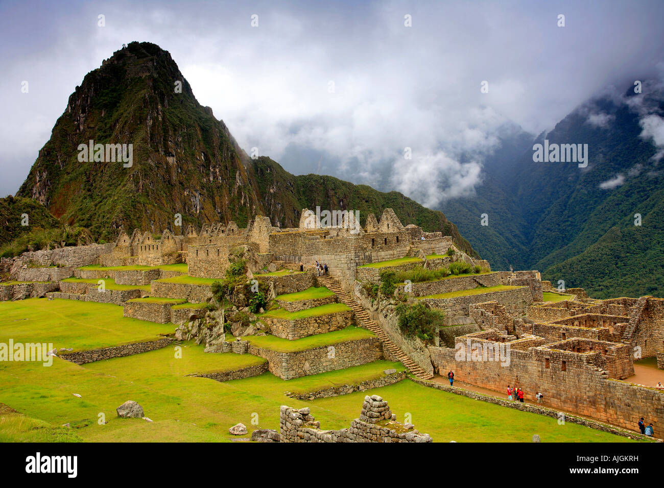 Huayna Picchu Berg mit Blick auf die städtischen Bereich von der UNESCO World Heritage Site Machu Picchu Peru Südamerika Stockfoto