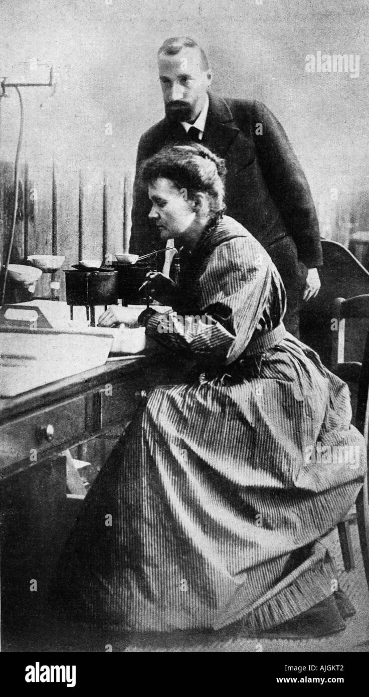 M & Mme Curie, Pierre und Marie, Entdecker des Radiums, Nobelpreis den für Chemie im Jahre 1903, in ihrem Labor Stockfoto