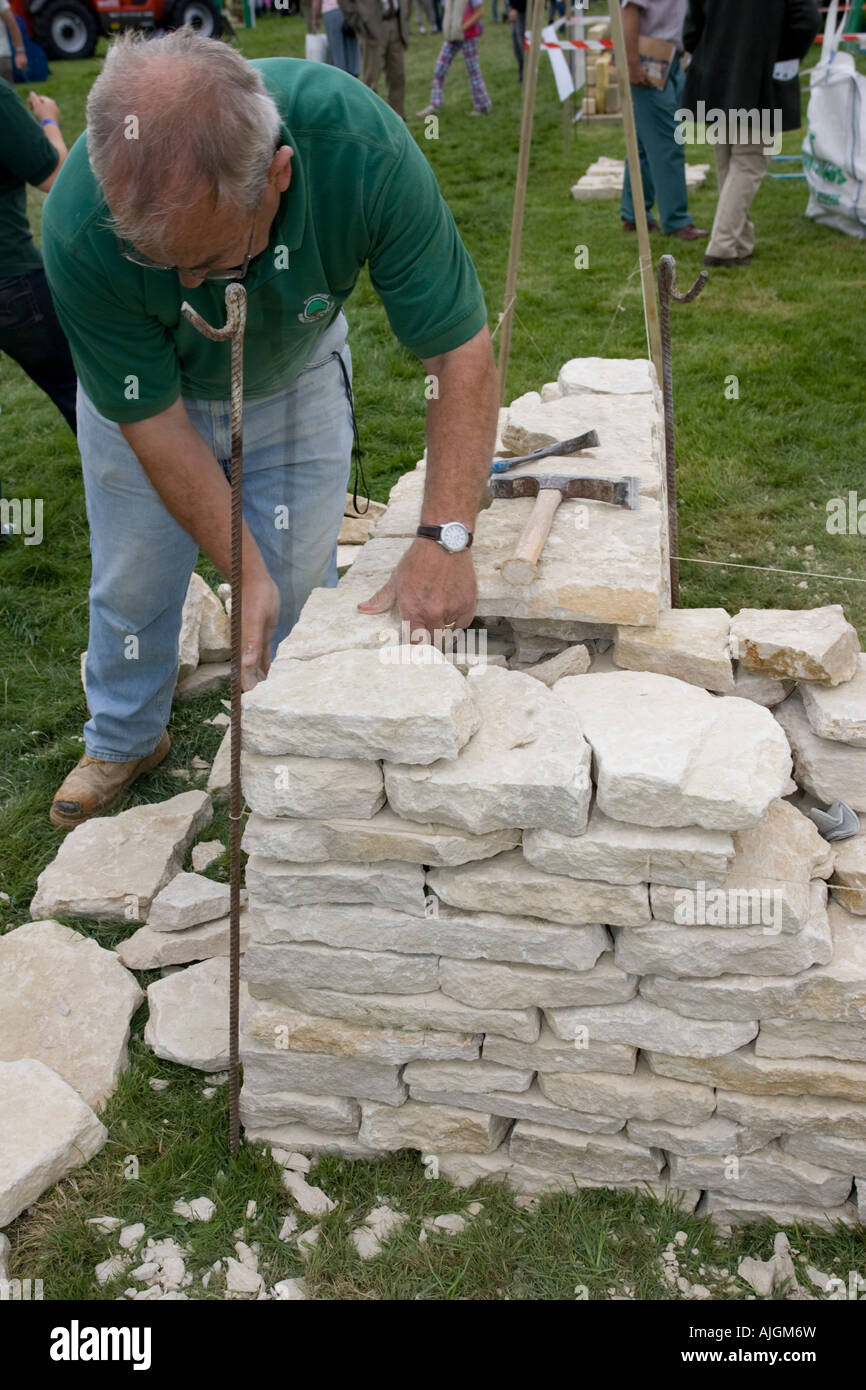 Handwerker Bau trockenere Cotswold Stein Wand Moreton Agricultural Show 2007 UK Stockfoto