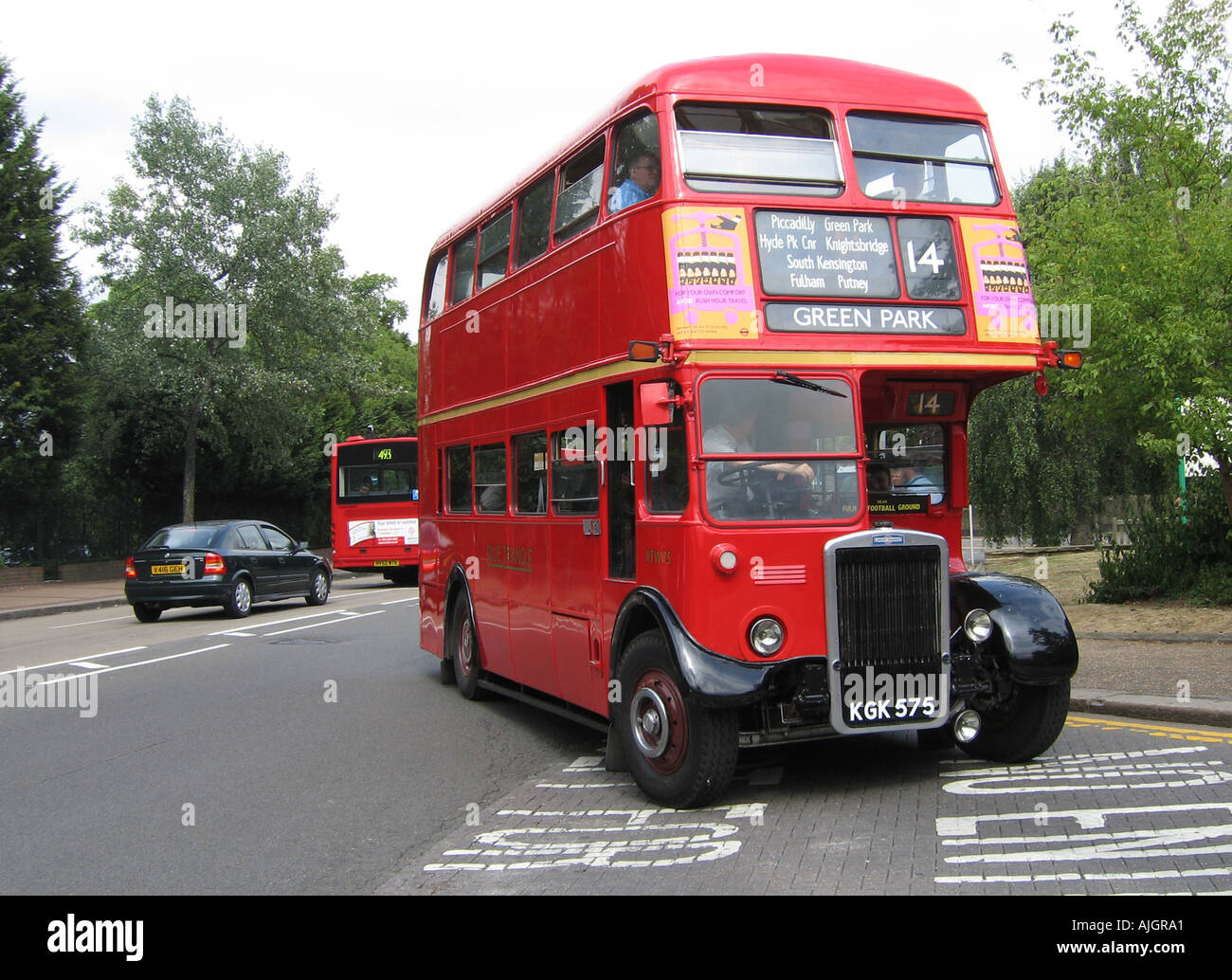London, die erhaltenen RTW Bus in Putney der grüne Mann-Endstation Stockfoto