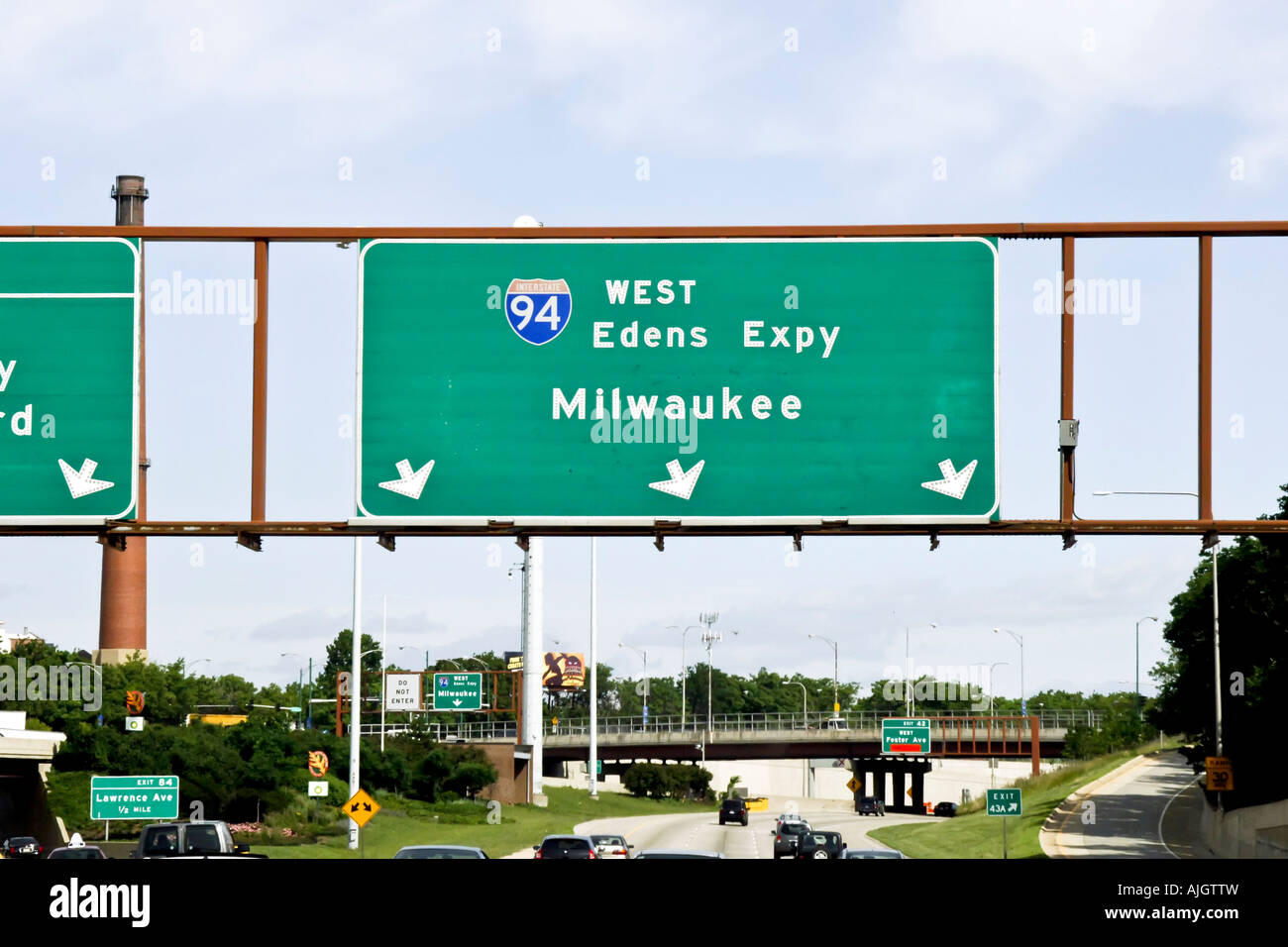 Roadsign zeigt die Route nach Milwaukee zu I94 in Chicago Stockfoto
