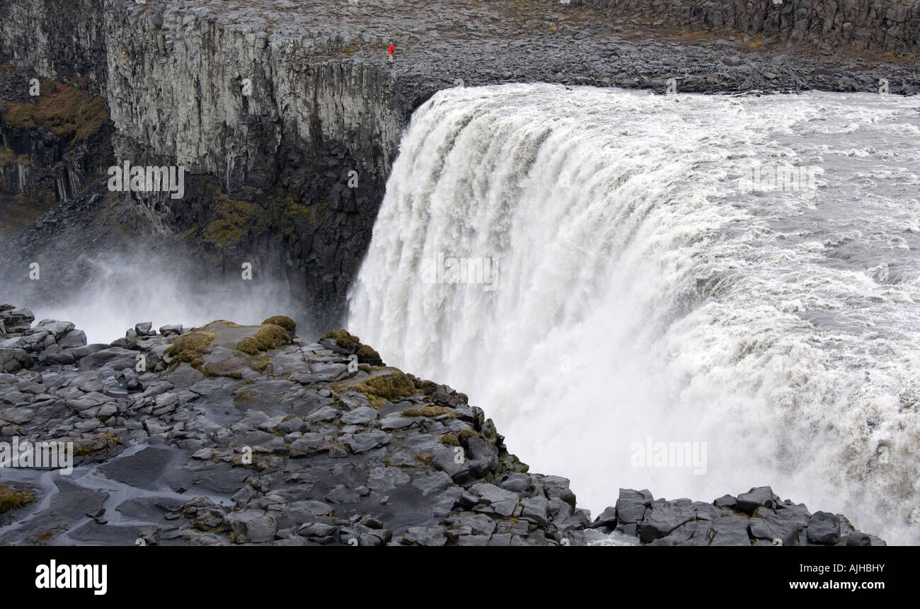 Dettifoss-Wasserfall Kaskaden 120m in die 500m breite Schlucht im Jokulsargljufur Nationalpark in Island Stockfoto