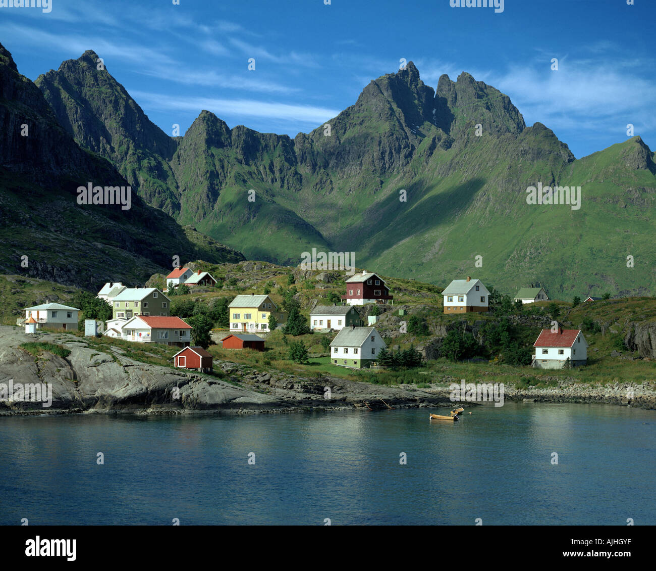 NO - LOFOTEN-Inseln: Å und Gjerdtindan Berge Stockfoto
