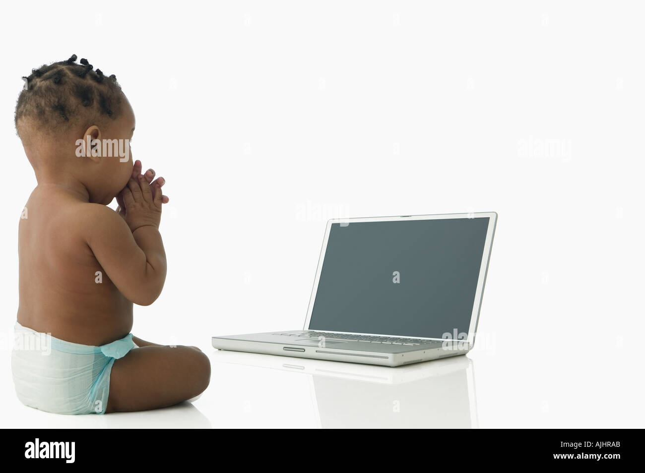 Baby mit Laptop-computer Stockfoto