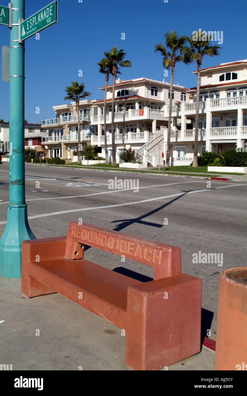 Die Palmen gesäumt Esplanade Immobilien in Redondo Beach südlichen Kalifornien USA Stockfoto