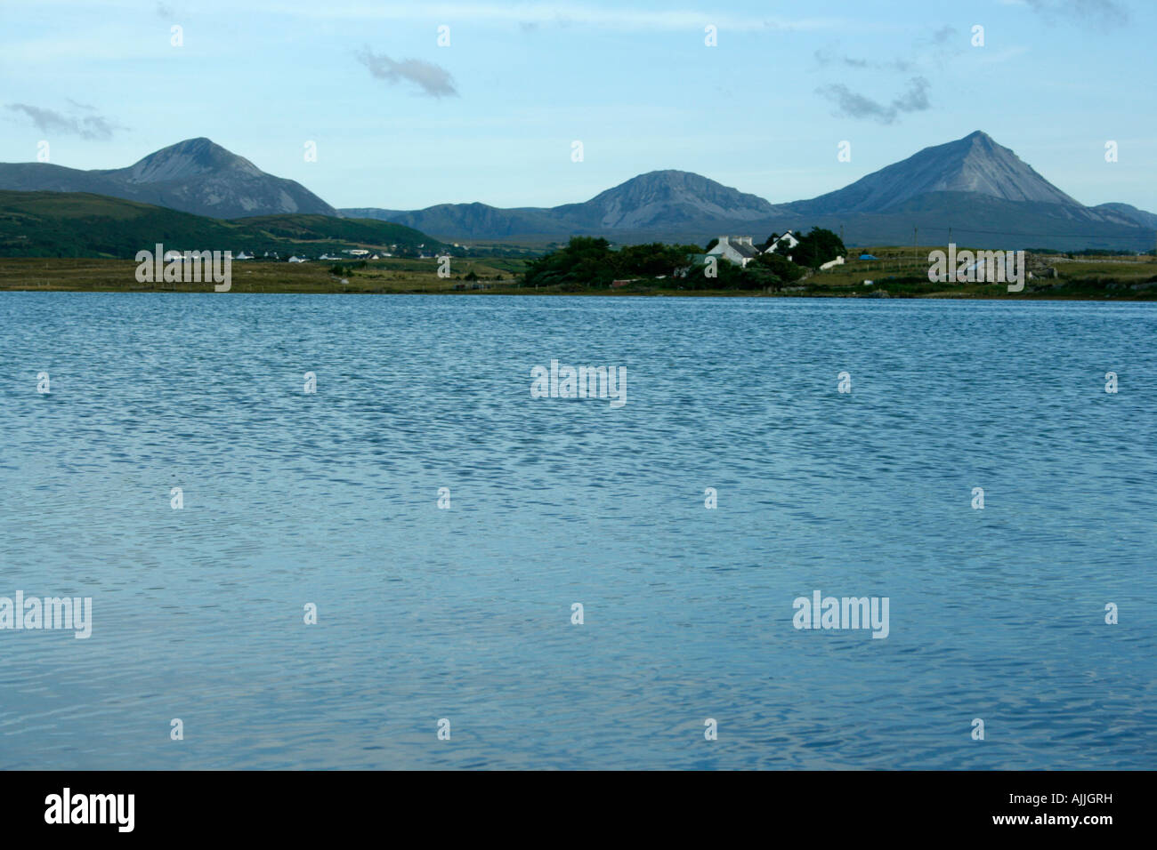 Flut an Magheroarty Spieß, Donegal, einige der "Sieben Schwestern" im Hintergrund Stockfoto