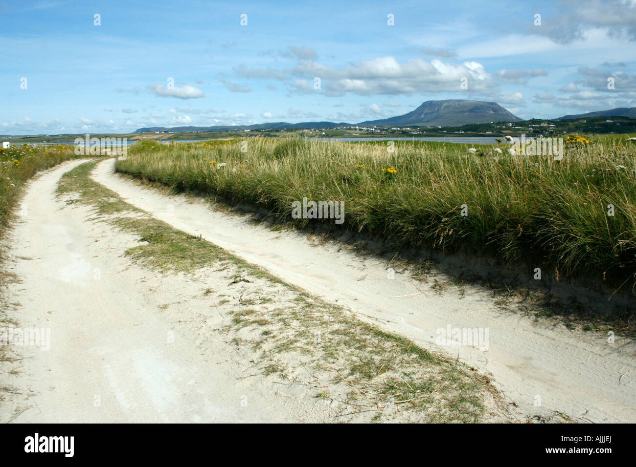 Zum Strand von Magheroarty spucken Donegal Ireland mit Muckish Berg im Hintergrund Stockfoto