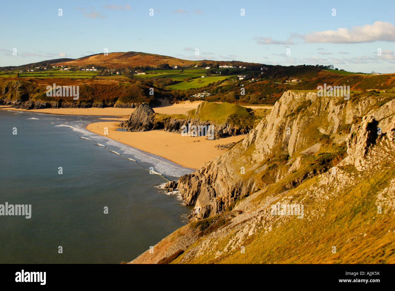 Horizontale Foto von Three Cliffs Bay, Gower Halbinsel, Süd-Wales, Großbritannien in Herbst Stockfoto