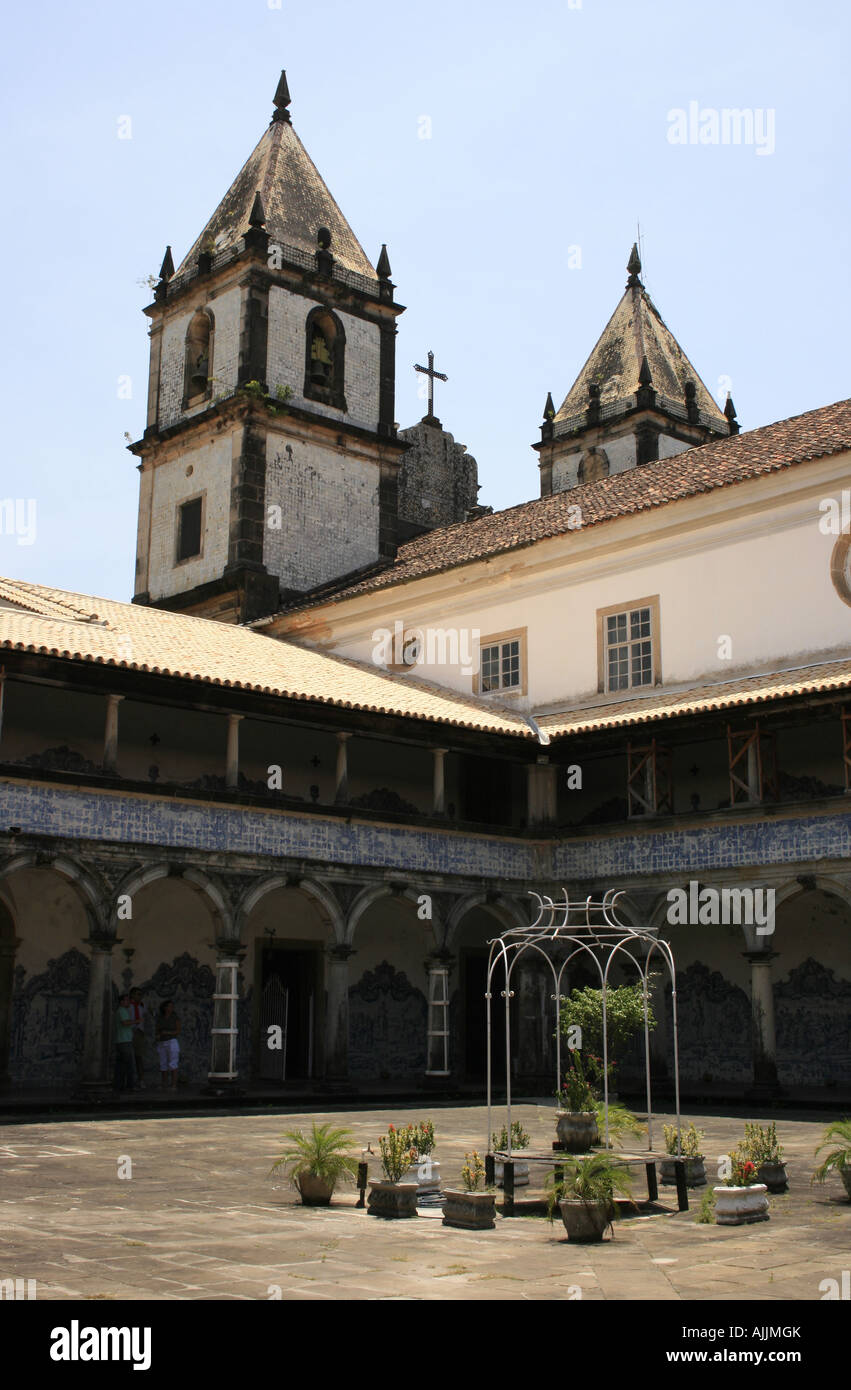 Der Kreuzgang der Kirche und des Klosters von St. Francis in Salvador Stockfoto