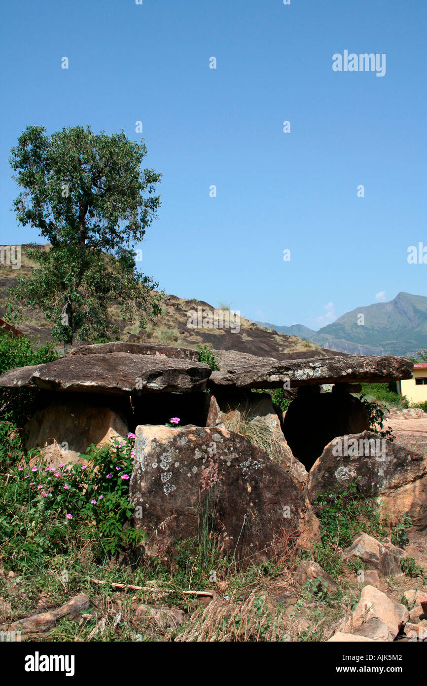 Blick auf eine alte Höhle bei Marayoor, Kerala Stockfoto