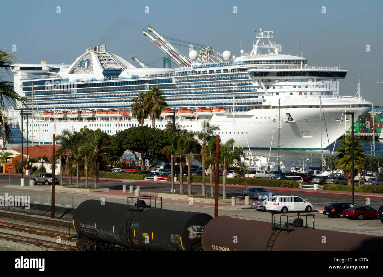Hafen von Los Angeles USA Kreuzfahrt Schiff Golden Princess auf der Main-Kanal fuhren bis zum Pazifischen Ozean segeln Stockfoto