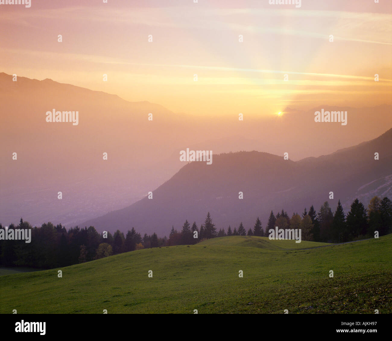 AT - TYROL: Sonnenuntergang über Inntal Stockfoto