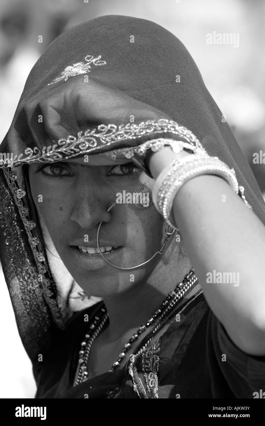 Rajasthani Frau bei der Camel fair in Pushkar, Rajasthan, Indien Stockfoto