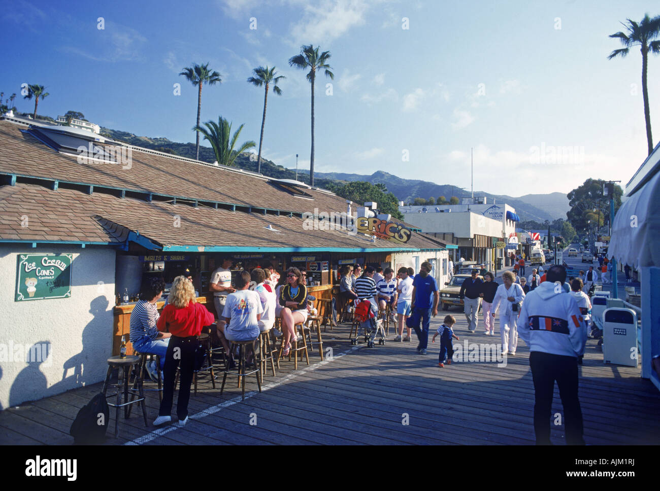 Waterfront Cafés, Coffee Shops und Restaurants in Avalon Bay auf Catalina Island, Kalifornien Stockfoto