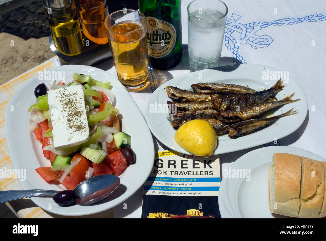 Outdoor-al-Fresco-griechische Taverne Essen griechischer Salat ...