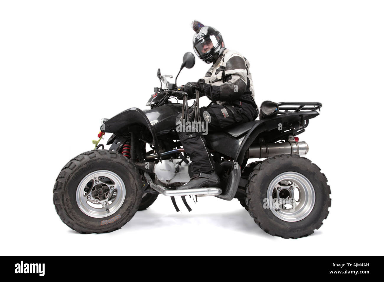 Quod Biker mit Helm und Fahrzeug Stockfoto