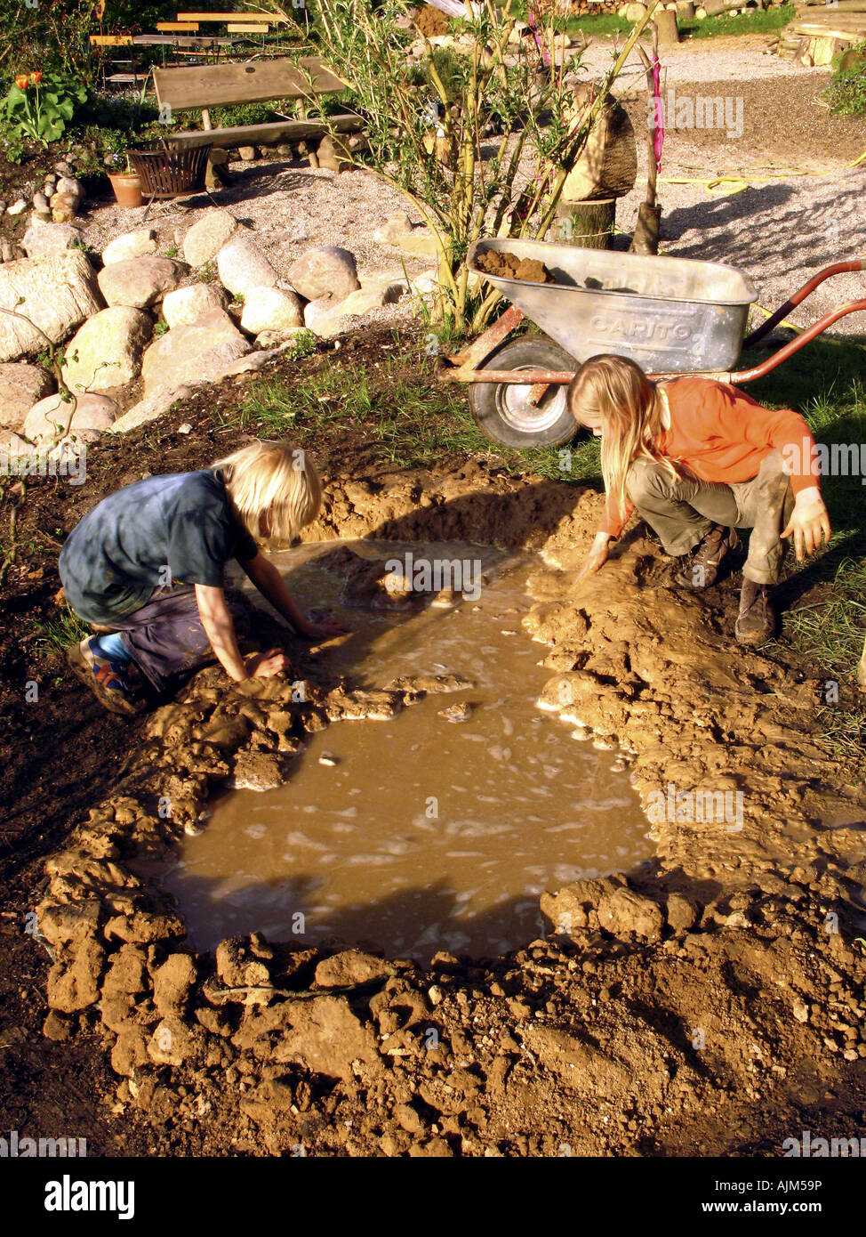 Teich in einer hand Fotos und Bildmaterial in hoher Auflösung Alamy
