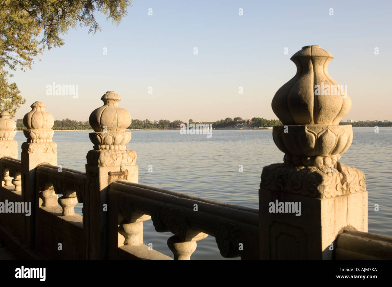 Aus Marmor Zaun am Kunming-See im Sommerpalast Beijing Stockfoto