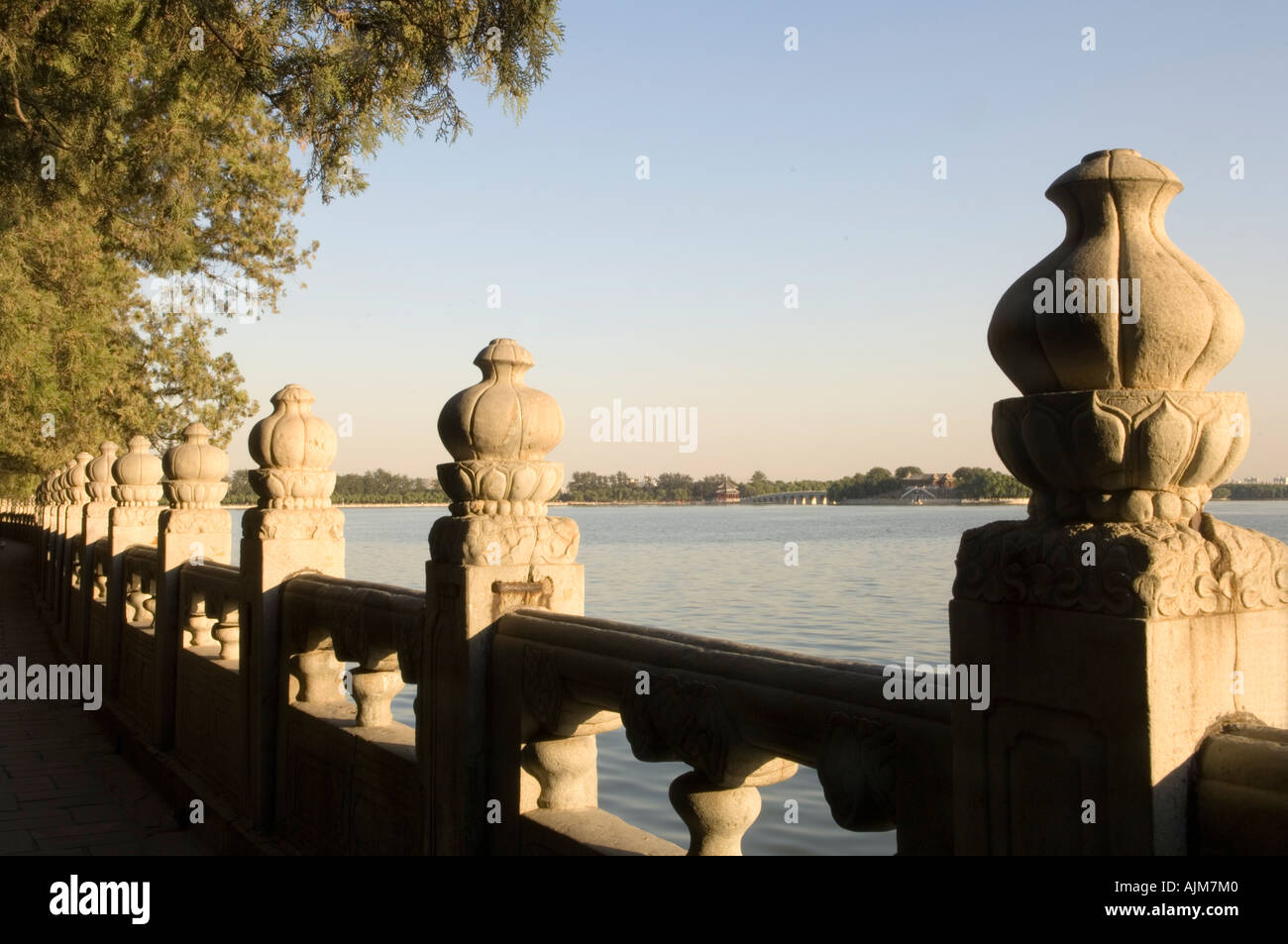 Aus Marmor Zaun am Kunming-See im Sommerpalast Beijing Stockfoto