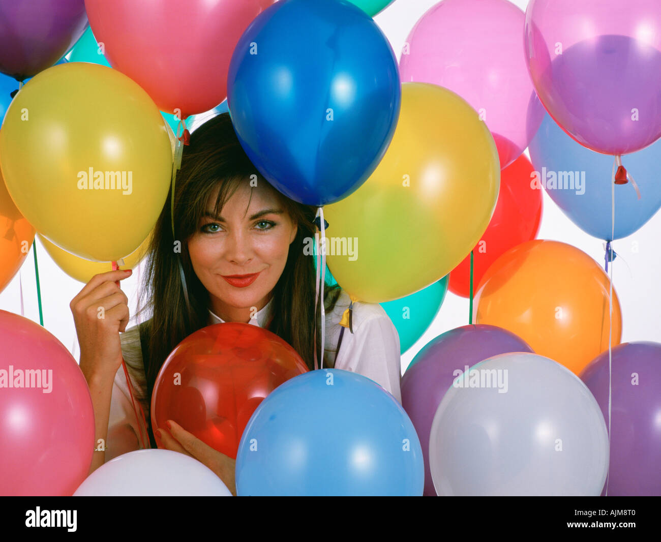 Frau mit bunten Luftballons Stockfoto