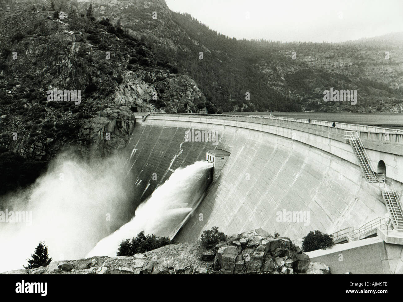 San Francisco s Hauptwasserversorgung Hetch Hetchy Reservoir von O Shaughnessy dam Sierra Mountains in der Nähe von Yosemite NP Kalifornien gehalten Stockfoto