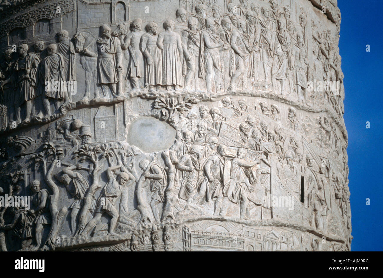 Rom Italien Trajans-Säule Detail die Triumphsäule erinnert an den Sieg von Kaiser Trajan in den dakischen Kriegen Stockfoto