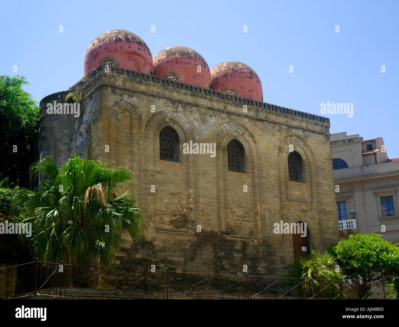 Piazza Bellini Palermo Sizilien Italien San Cataldo mit charakteristischen arabische Architekturelemente Stockfoto