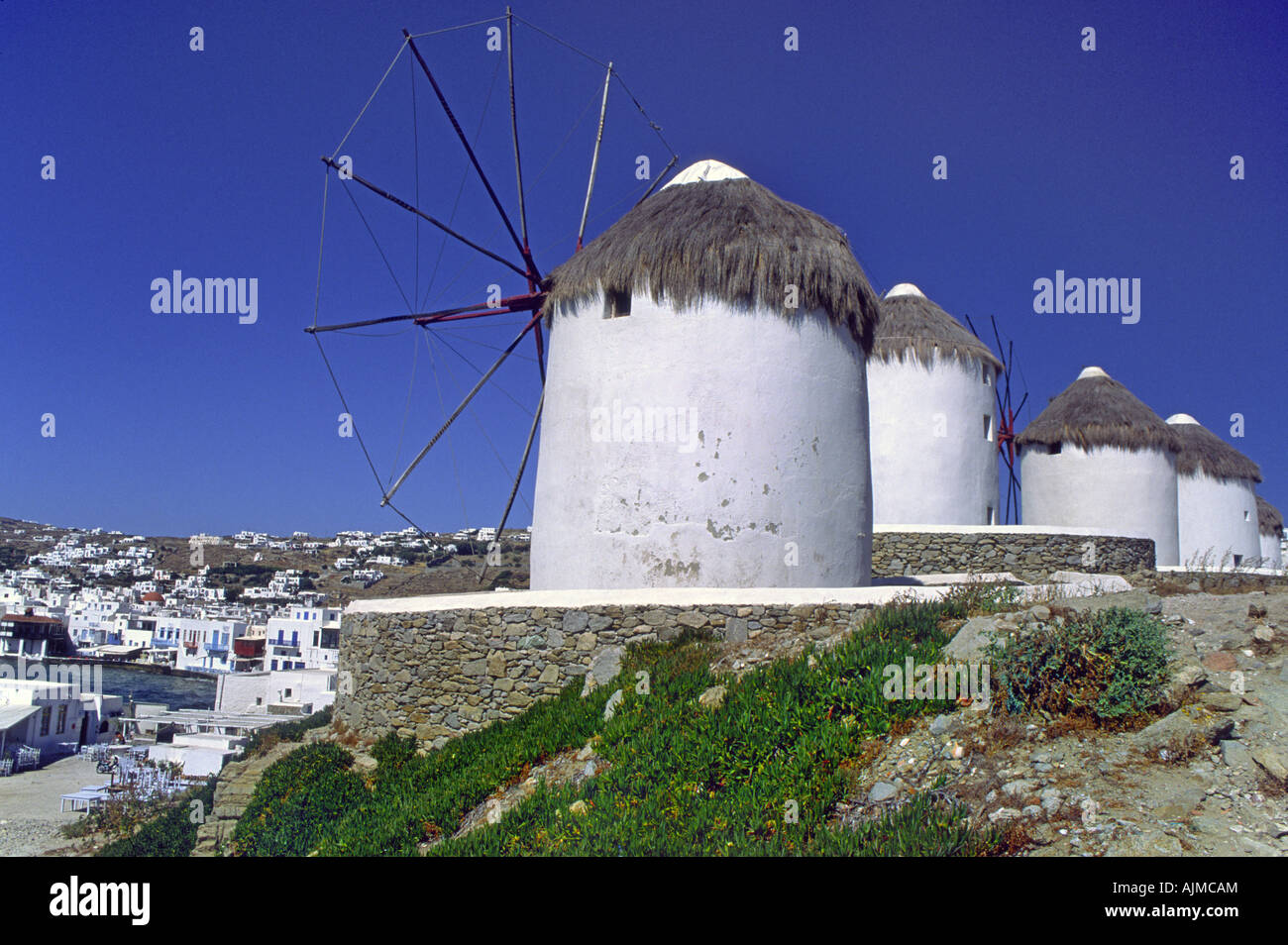 Windmühlen auf Mykonos, Kykladen Griechenland. Stockfoto