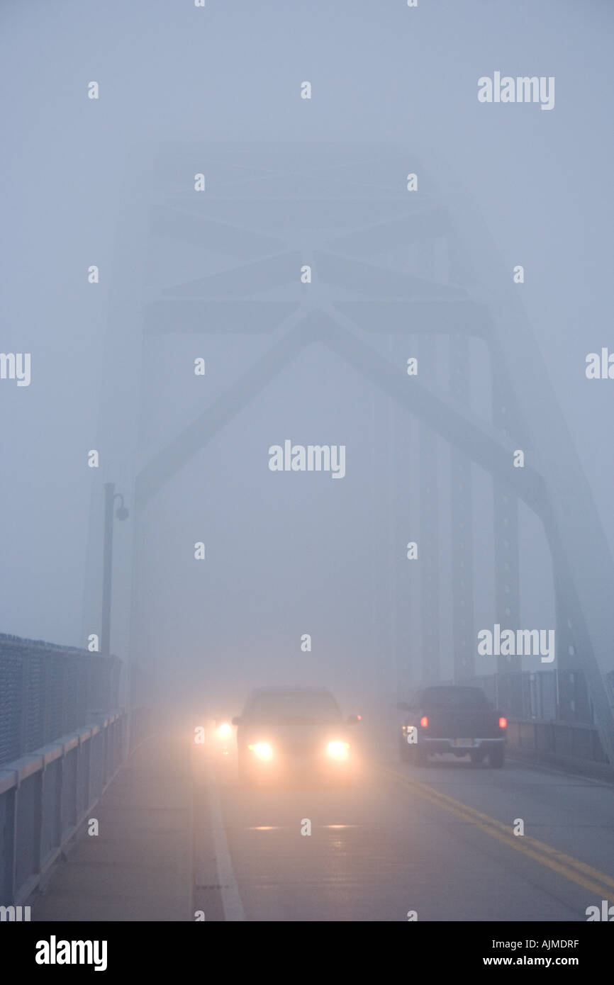 Fahrt durch dichten Nebel Stockfoto