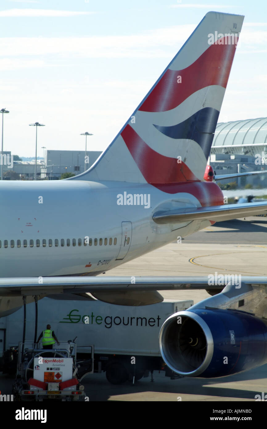 British AirwaysJet am Flughafen Heathrow mit Gate Gourmet LKW London