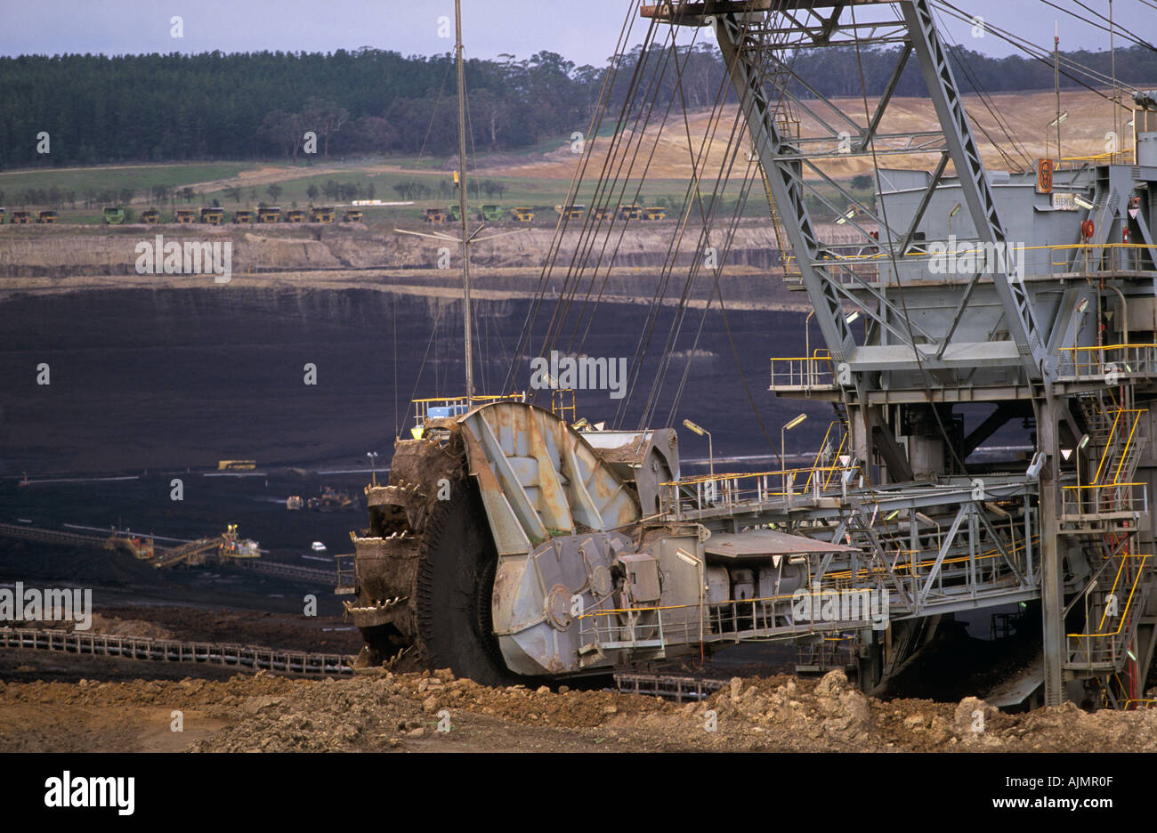 Yallourn Energie-Strom-Kraftwerk wird durch Braunkohle aus angrenzenden offenen Schnitt mir Gippsland, Victoria, Australien angeheizt. Stockfoto