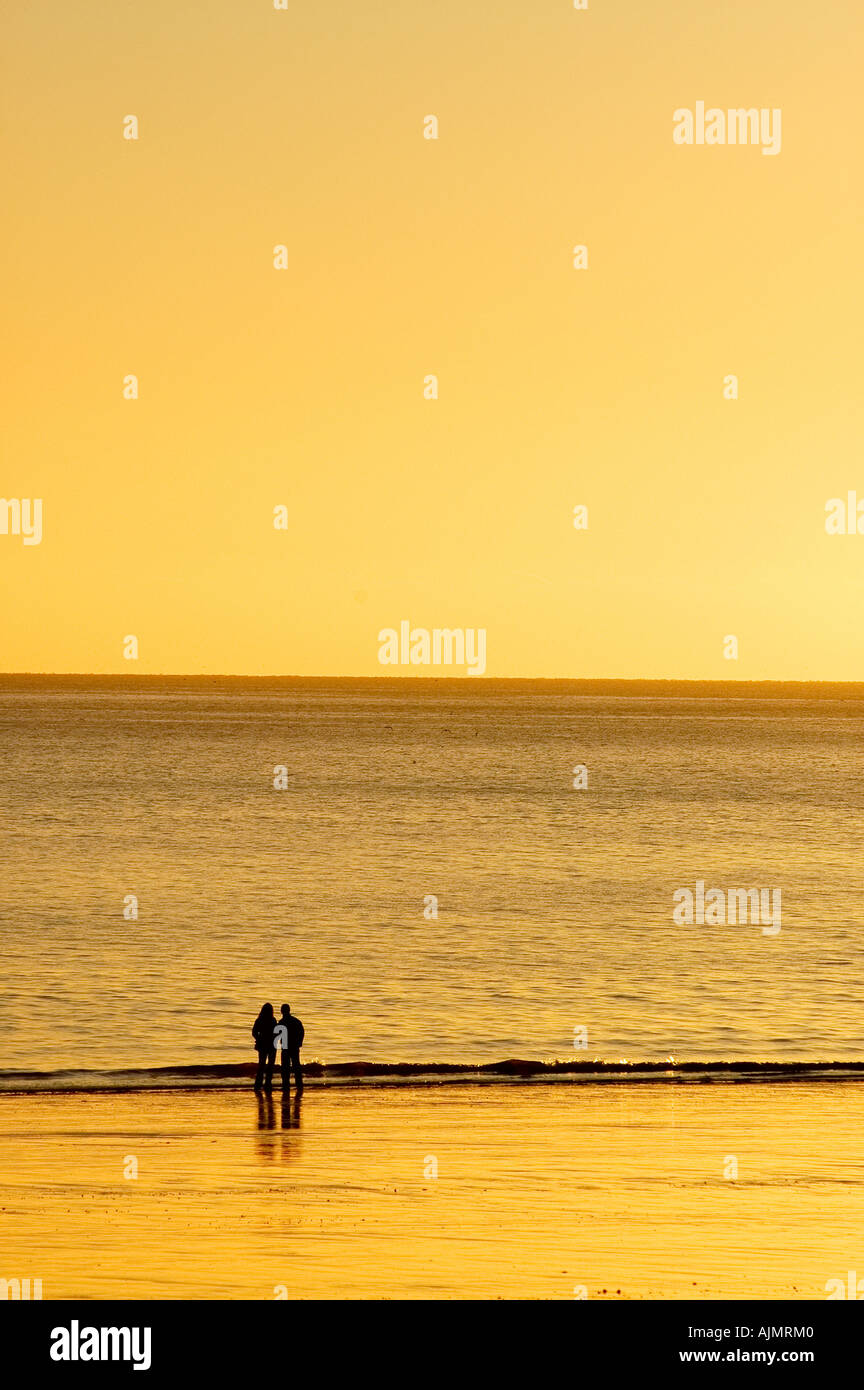 Paar am Strand von Puerto Madryn Patagonien Argentinien Stockfoto