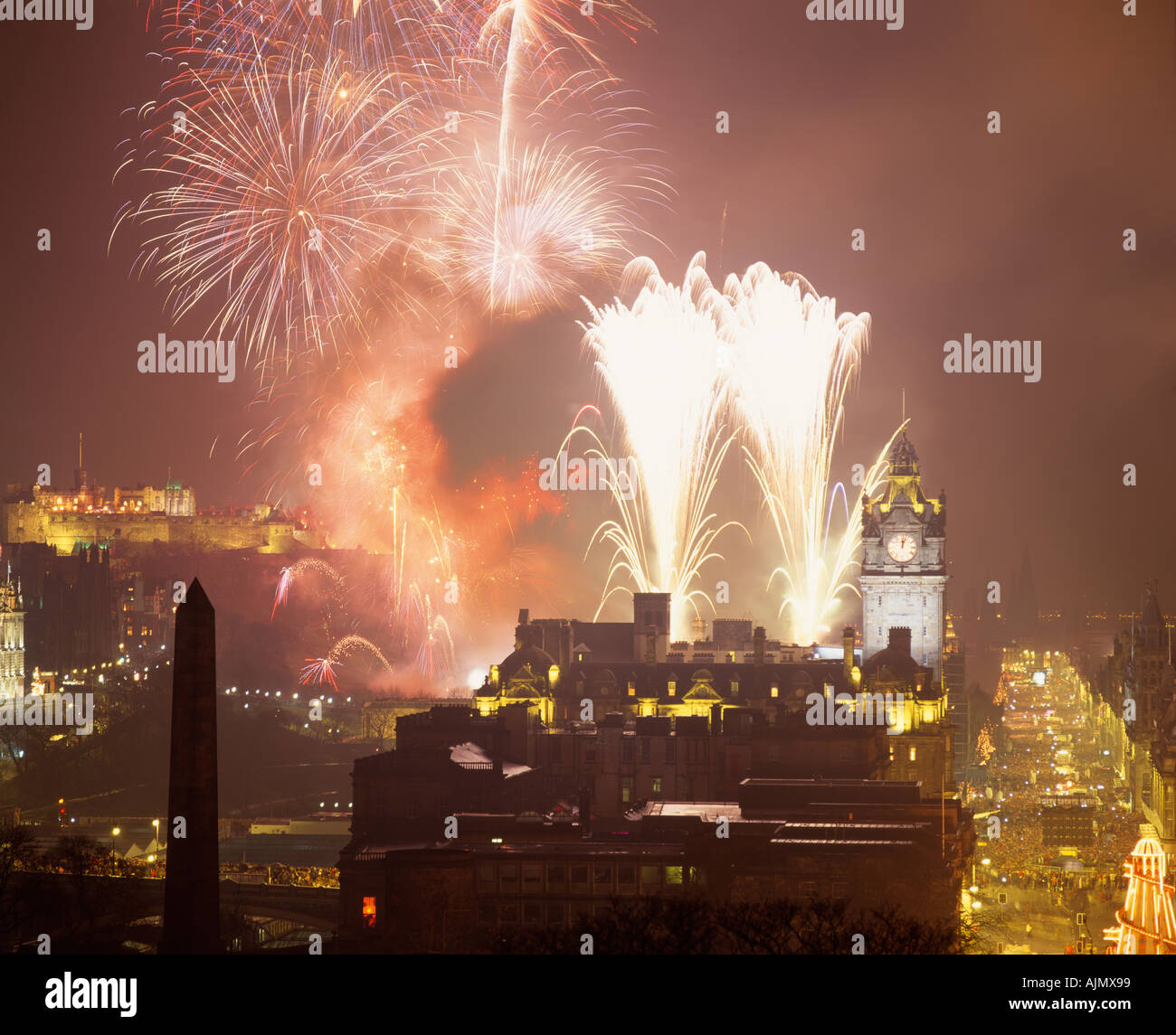 Hogmanay Party in Princes Street, Edinburgh, Schottland, Großbritannien. Blick vom Calton Hill Stockfoto