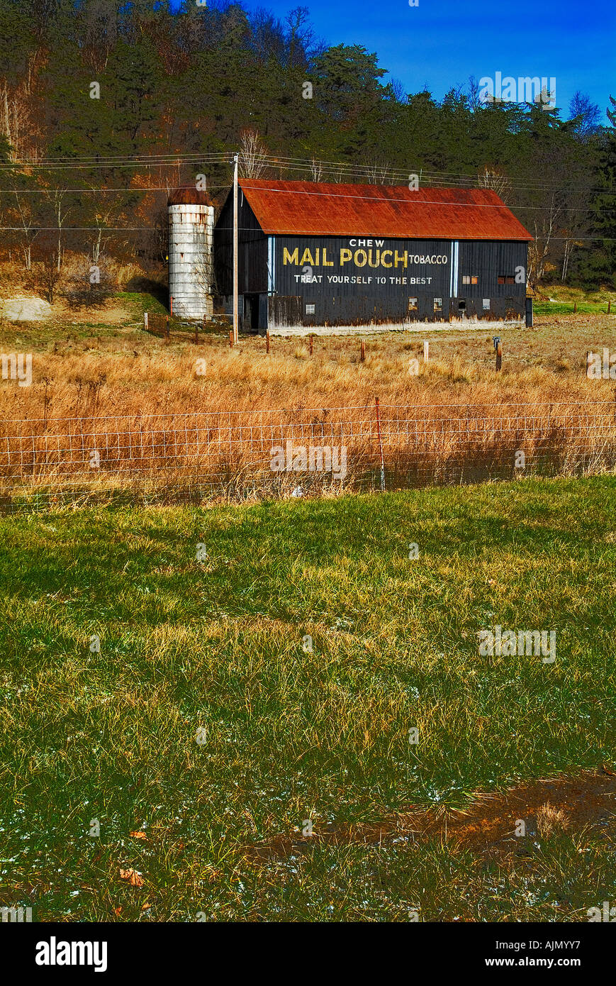 Post-Beutel-Werbung auf Scheune mit digitalen Spezialeffekt im ländlichen Pennsylvania, USA Stockfoto
