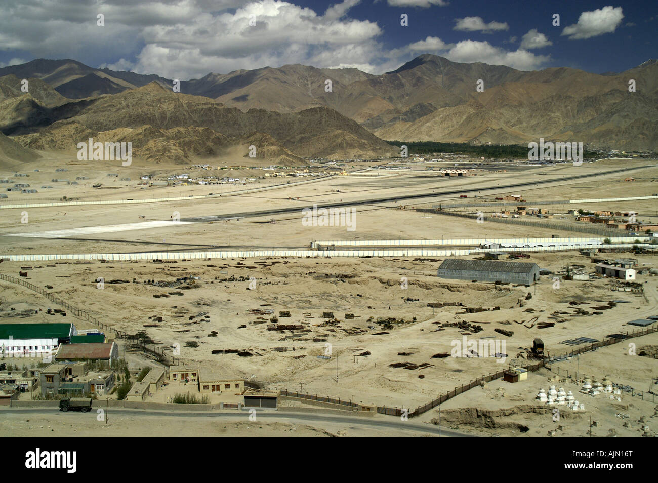 Leh Flughafen und industriellen Bereich. Ldakh, Indien. Stockfoto