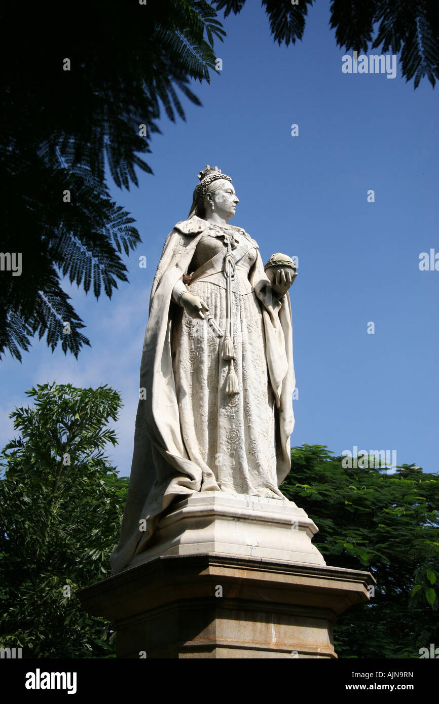 Die Statue von Königin Victoria, Kaiserin von Indien, das im Cubban Park, Bangalore, Karnataka steht. Stockfoto