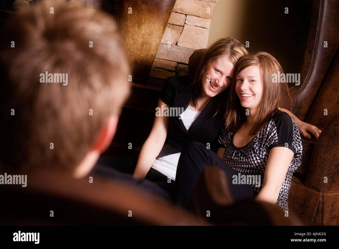 Zwei junge Frauen Lächeln Stockfoto