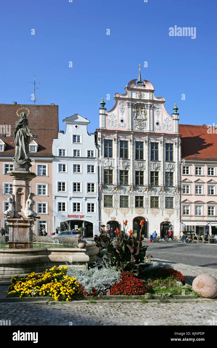 Auf dem Fluss Lech Bayern Deutschland Hauptplatz mit Marien-Brunnen und dem Rathaus Landsberg Stockfoto