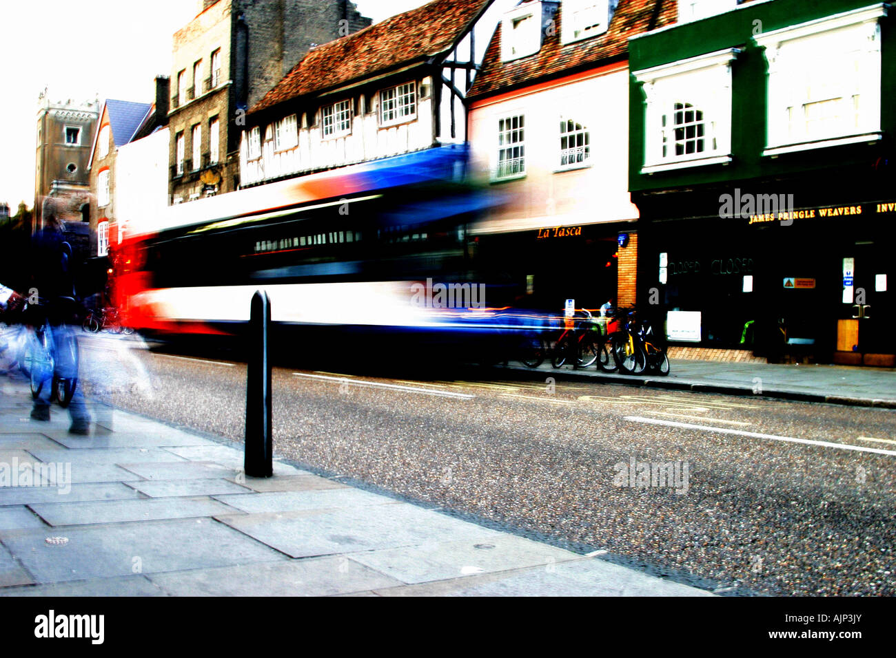 Bus in Bewegung Cambridge UK Stockfoto