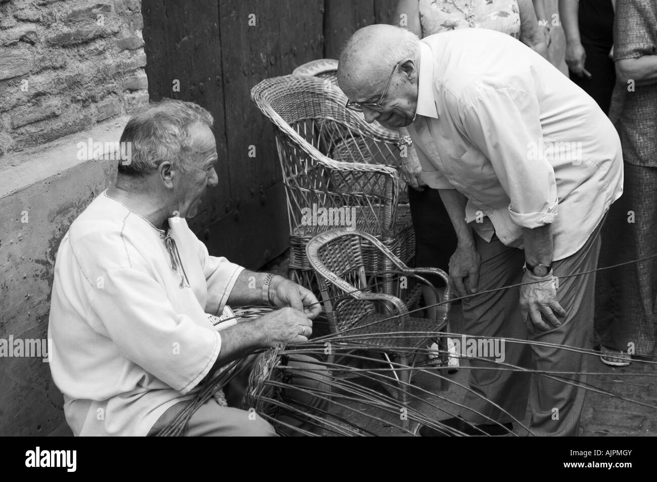 Alte Menschen in Zaragoza-Mittelaltermarkt, arbeitet traditionell demonstration Stockfoto