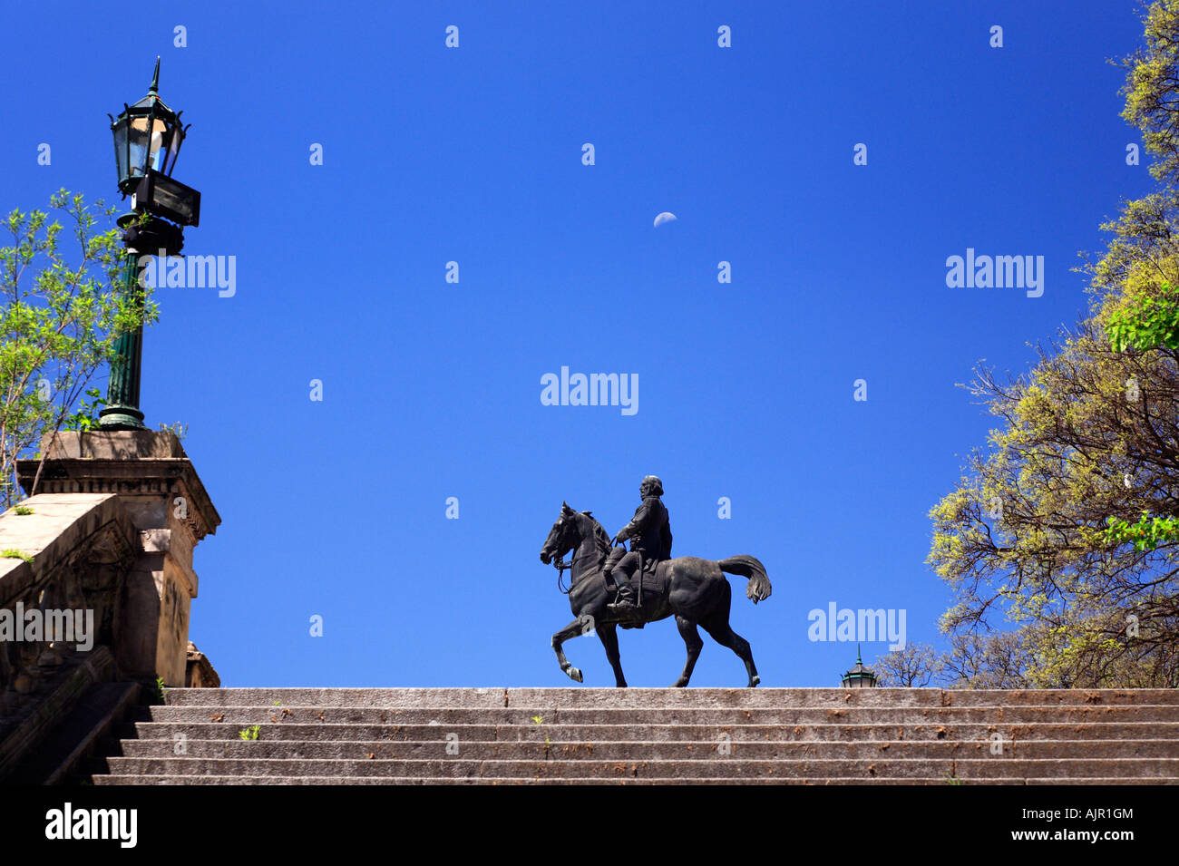 General Carlos Maria de Alvear Messing Skulptur von Treppen, Recoleta, Buenos Aires, Argentinien Stockfoto
